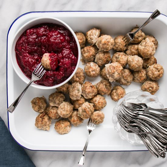 Mini Meatballs with Cranberry Dip