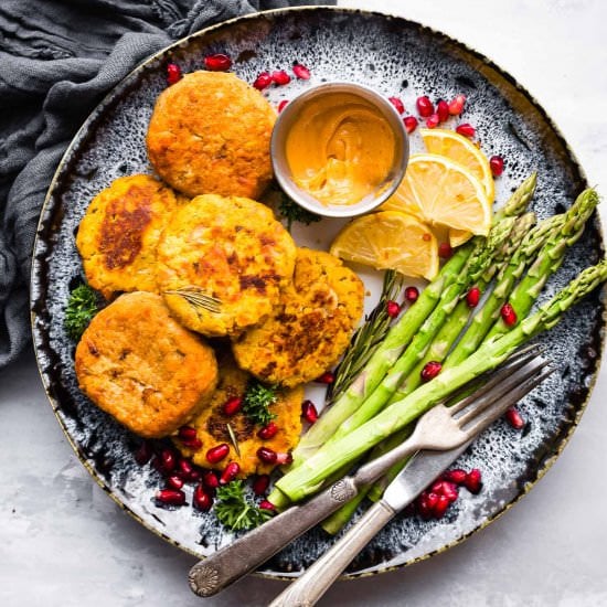 Easy Paleo Salmon Cakes