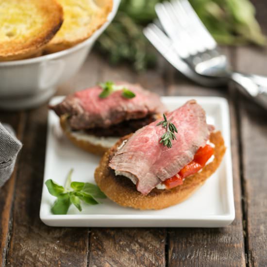 Beef Crostini with Blue Cheese