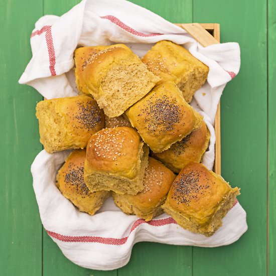 olive oil & pumpkin dinner rolls