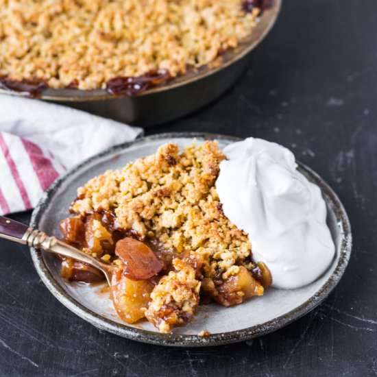 Vegan Caramel Apple Crumble