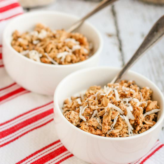 Easy Homemade Coconut Granola