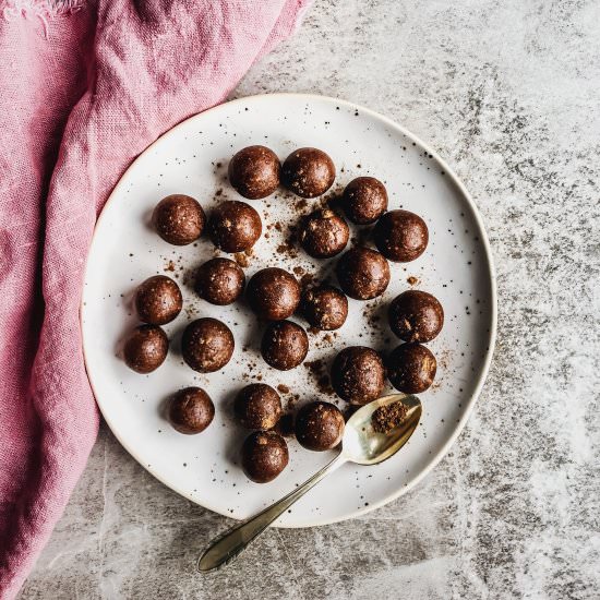 Cranberry Gingerbread Energy Bites