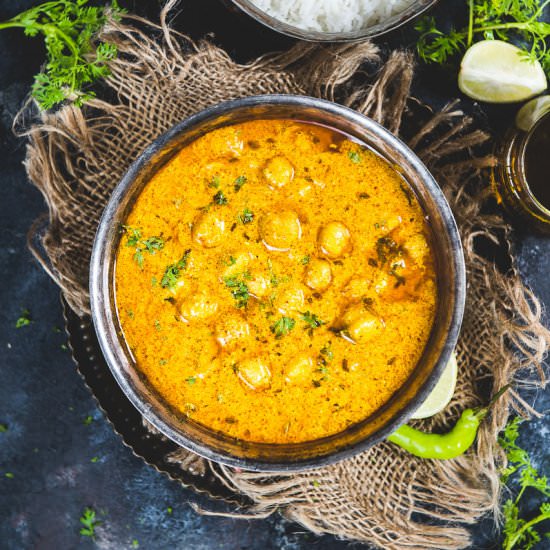Chickpeas in yogurt Sauce