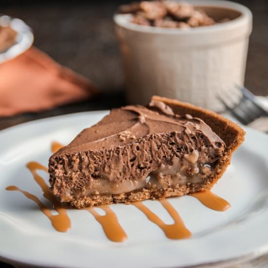 Chocolate Mousse Praline Pie