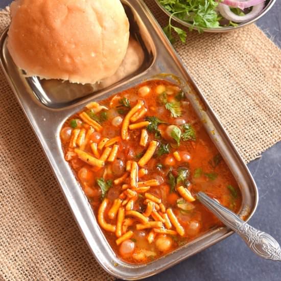 Vatana Usal-Spicy Peas Curry