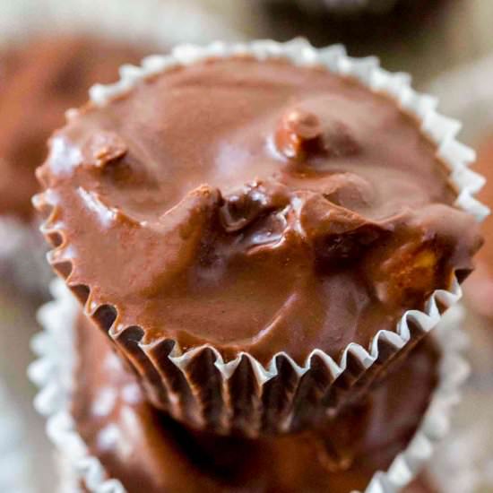 Slow Cooker Chocolate Peanut Candy