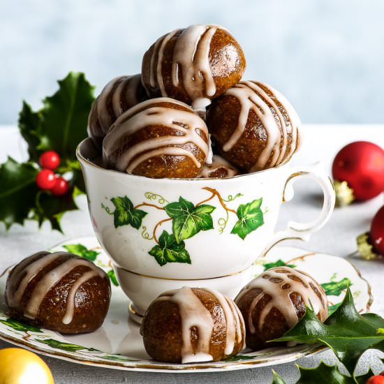 Healthy Vegan Gingerbread Bites