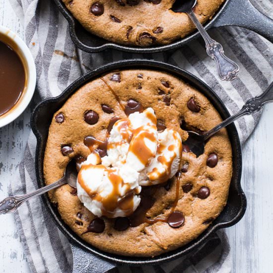 Gingerbread Skillet Cookie