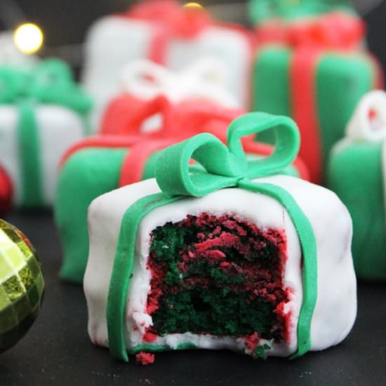 Mini Christmas Present Cakes