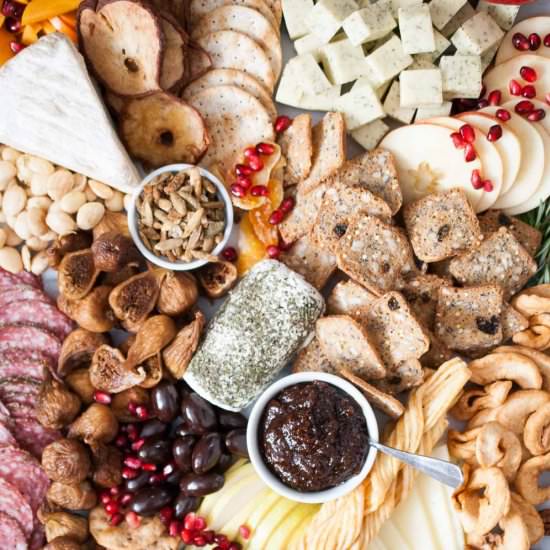 How to Build A Cheese Board