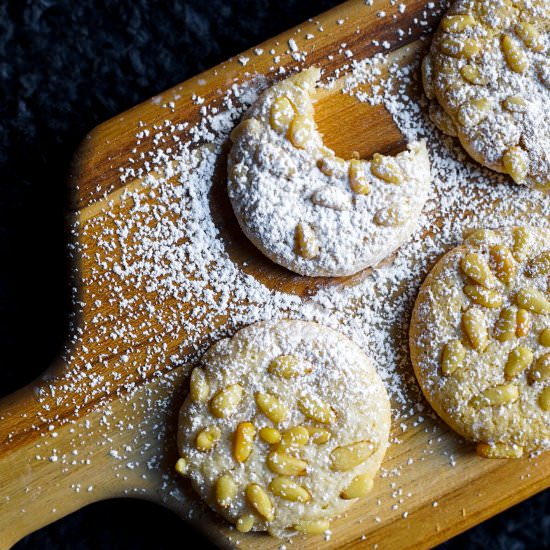 Italian pignoli cookies