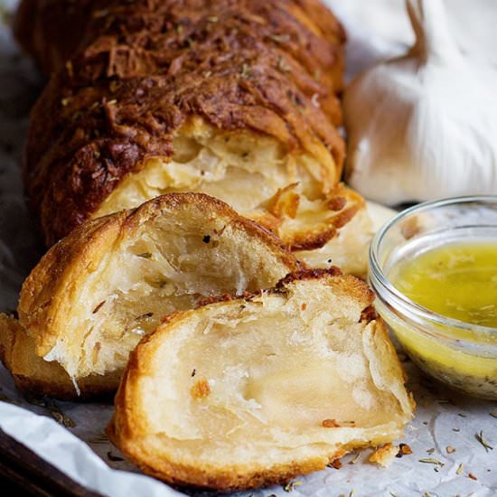 Easy Garlic Cheese Pull Apart Bread