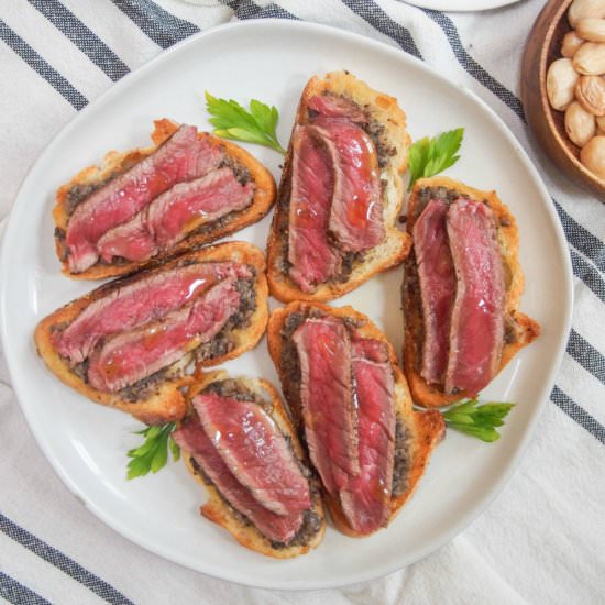 steak crostini with mushroom pate