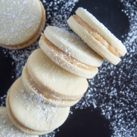Alfajores (dulce de leche cookies)