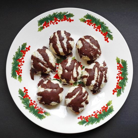 Raw Vegan Coconut Macaroons