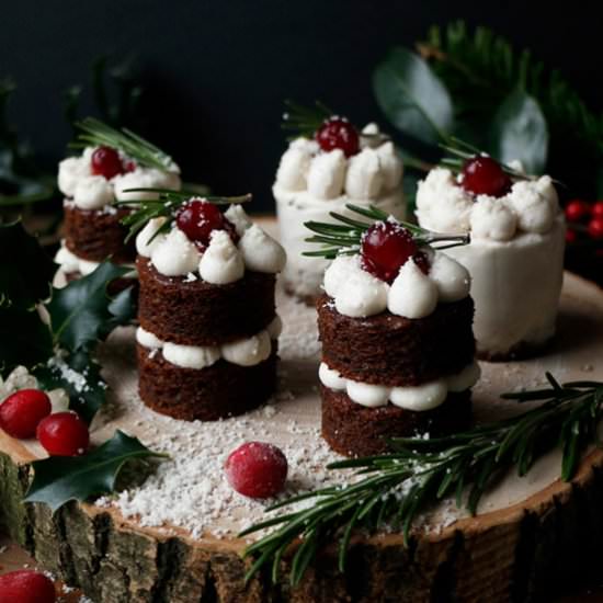 Gingerbread Christmas Mini Cakes