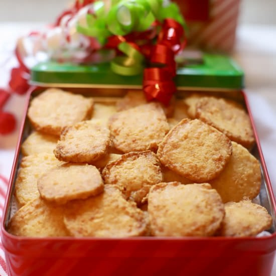 Crispy Southern Cheese Crackers
