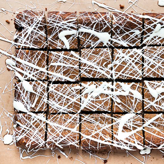 Gingerbread Blondies with Chocolate
