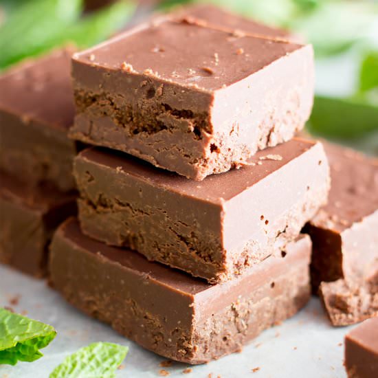 5 Minute Easy Peppermint Fudge