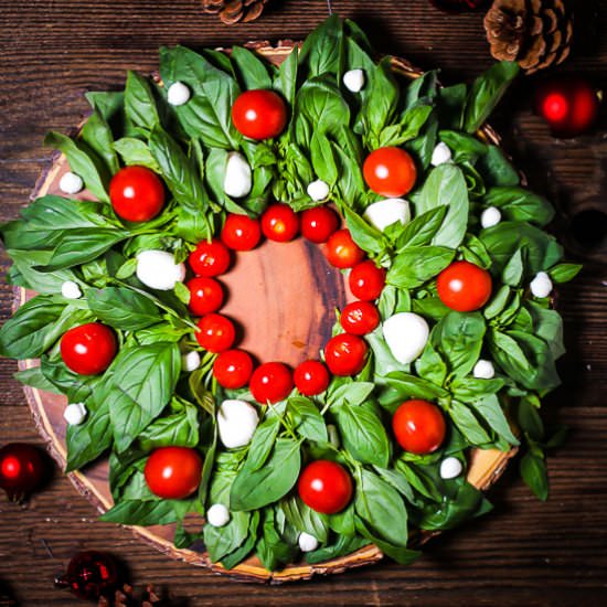 Christmas Wreath Caprese Salad