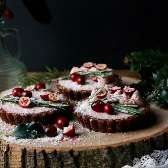 Raw Gingerbread Cranberry Christmas Tarts