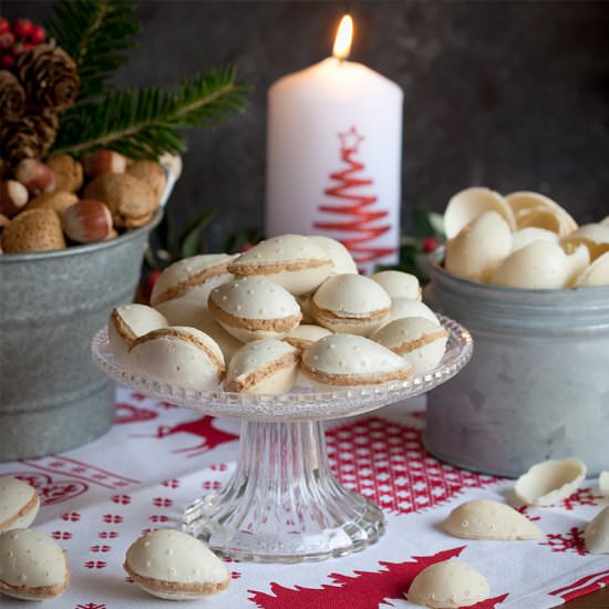 CHRISTMAS ALMONDS