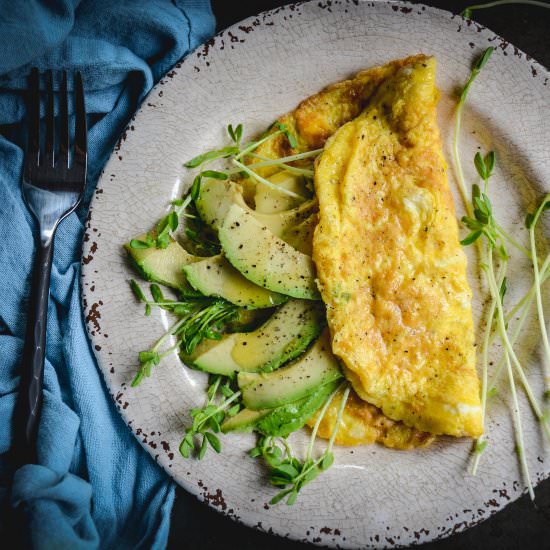 avocado and greens omelette