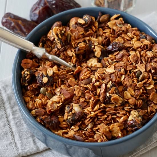 Date, Cashew And Honey Granola