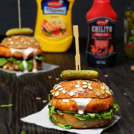 Spicy salmon burger