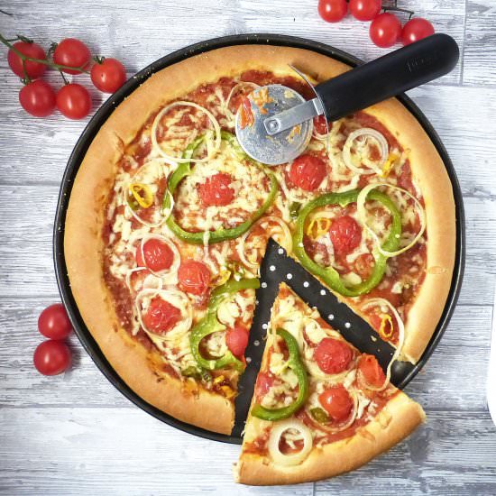 Pepper, Tomato and Chilli Pizza