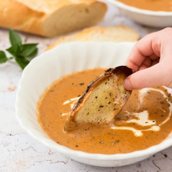 CREAMY ROASTED HEIRLOOM TOMATO SOUP