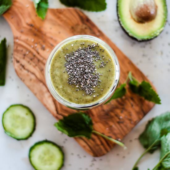Easy green smoothie with chia seeds