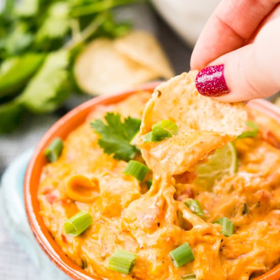 Slow Cooker Chicken Queso Dip