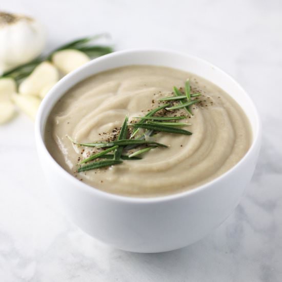 Roasted Garlic Cauliflower Soup