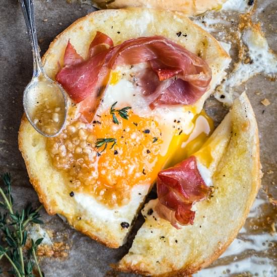 Bagel-eggs-in-a-hole
