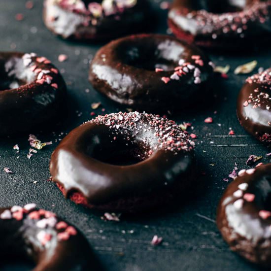 BAKED RED VELVET DONUTS