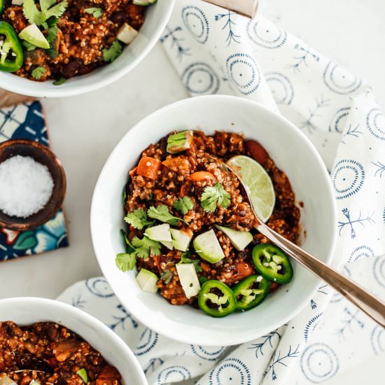Easy Veggie Quinoa Chili
