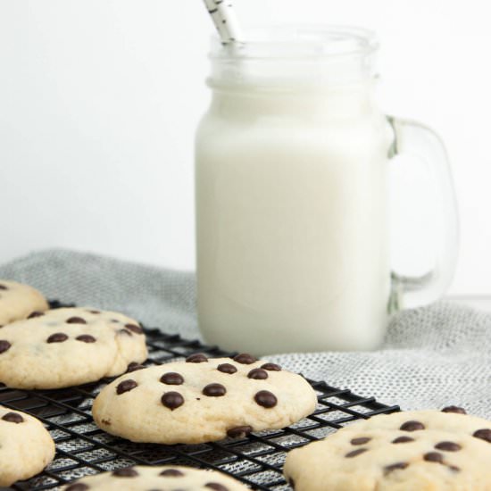 Soft Baked Chocolate Chip Cookies