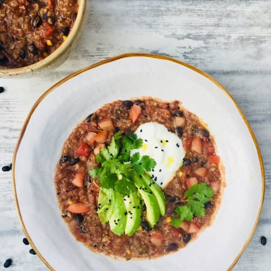 Veggie black bean & quinoa chili