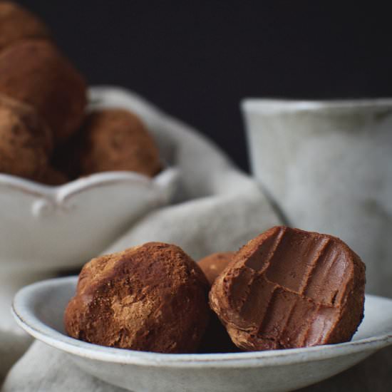 Low-Carb Dark Chocolate Truffles
