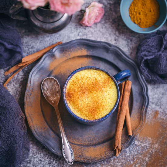 Golden milk turmeric latte