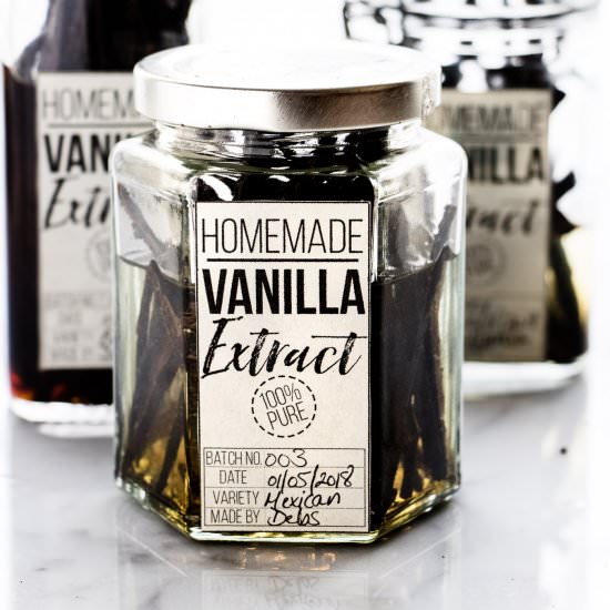 HOW TO MAKE HOMEMADE VANILLA EXTRACT