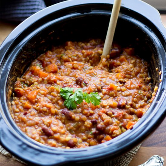 Easy Slow Cooker Vegetarian Chili