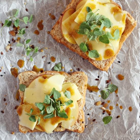 Apple & Cheddar Cheese Sandwich