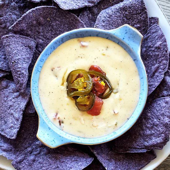 15 Minute Easy Queso Dip