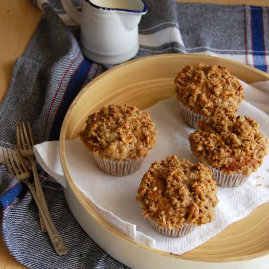 Banana muffins with cashew nut streusel
