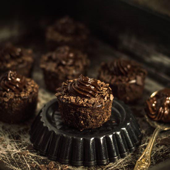 Chocolate and tahini raw brownies