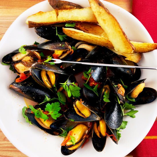 Steamed Mussels with Oven Fries