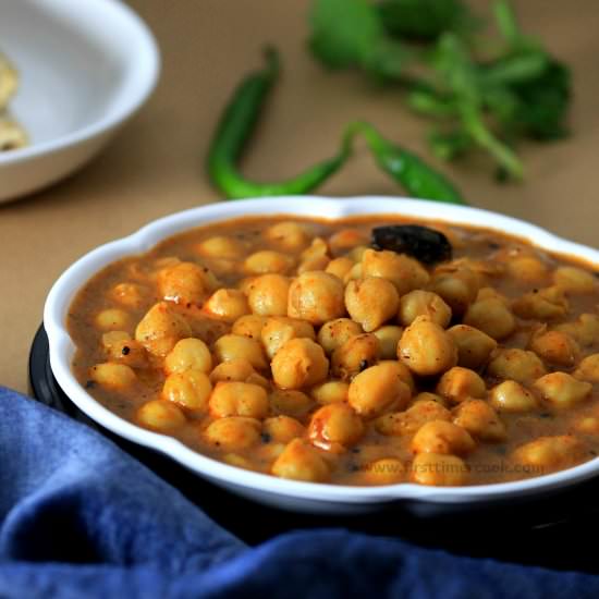 Madra / Chickpeas in Yogurt Gravy